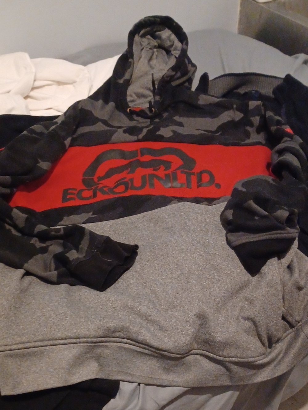 Ecko Unlimited Men's Crewneck Sweatshirt in Gray, Black & Red